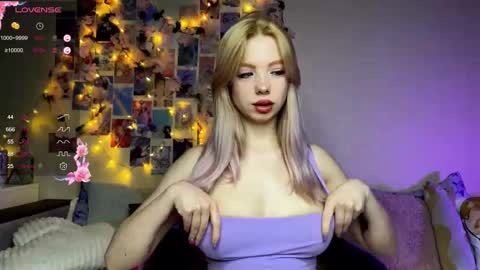 Snapshot of akari_moon3 chatting on February 12, 6:03 pm Akari online show from February 12, 6:03 pm