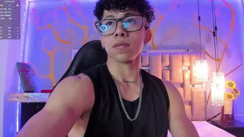 akazaboy online show from December 7, 4:42 am