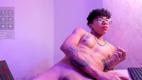 akazaboy online show from December 15, 10:39 am