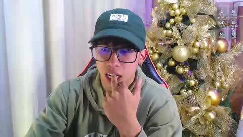 akazaboy online show from December 17, 4:07 am