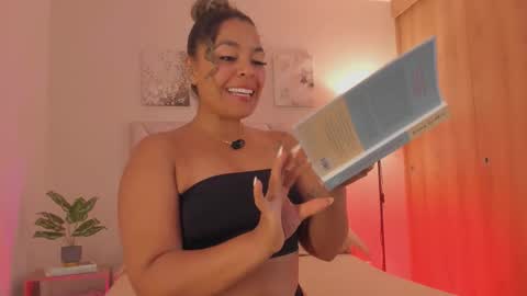 Akenda online show from December 3, 4:05 pm