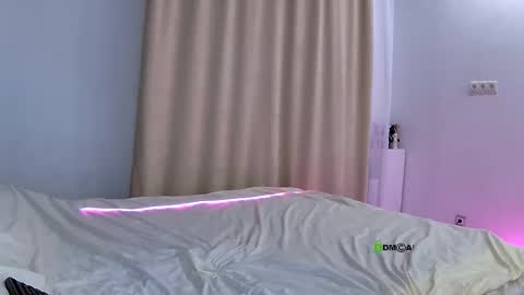 Hi Im Oli online show from November 26, 1:17 am