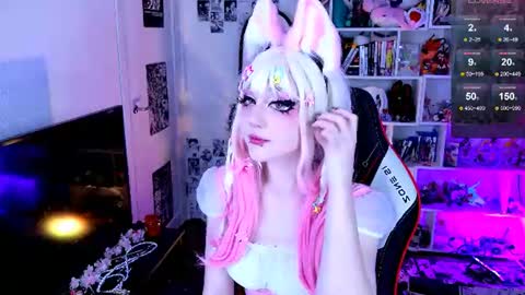 Snapshot of aki__ra chatting on June 20, 9:17 pm Aki online show from June 20, 9:17 pm