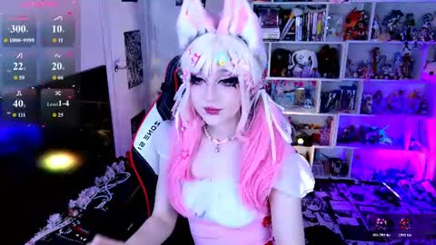Snapshot of aki__ra chatting on June 21, 10:01 pm Aki online show from June 21, 10:01 pm