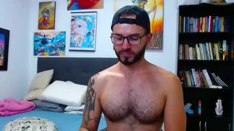 Snapshot of akiles_r chatting on December 19, 1:07 am akiles online show from December 19, 1:07 am