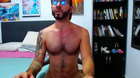Snapshot of akiles_r chatting on January 17, 12:31 am akiles online show from January 17, 12:31 am