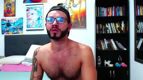 Snapshot of akiles_r chatting on January 20, 11:32 pm akiles online show from January 20, 11:32 pm