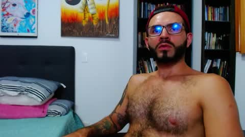 Snapshot of akiles_r chatting on January 29, 1:37 am akiles online show from January 29, 1:37 am