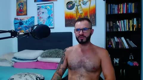 Snapshot of akiles_r chatting on February 11, 2:03 am akiles online show from February 11, 2:03 am