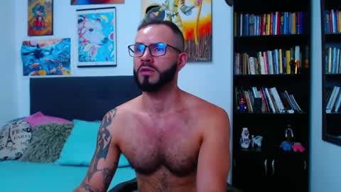 Snapshot of akiles_r chatting on February 25, 11:11 pm akiles online show from February 25, 11:11 pm