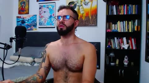 Snapshot of akiles_r chatting on October 7, 10:51 pm akiles online show from October 7, 10:51 pm