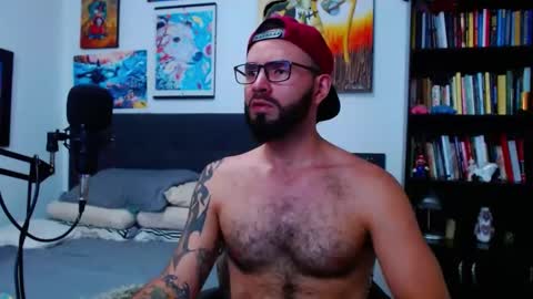 Snapshot of akiles_r chatting on October 8, 11:24 pm akiles online show from October 8, 11:24 pm