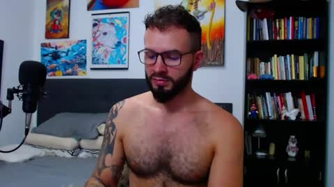 Snapshot of akiles_r chatting on October 9, 11:03 pm akiles online show from October 9, 11:03 pm