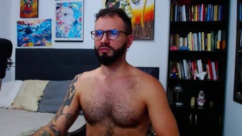 Snapshot of akiles_r chatting on October 13, 10:54 pm akiles online show from October 13, 10:54 pm