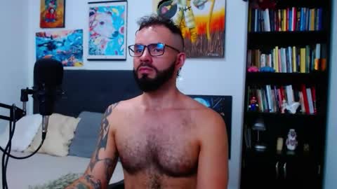 Snapshot of akiles_r chatting on October 14, 11:05 pm akiles online show from October 14, 11:05 pm
