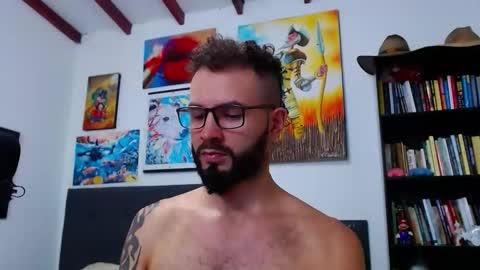 Snapshot of akiles_r chatting on October 21, 12:22 am akiles online show from October 21, 12:22 am