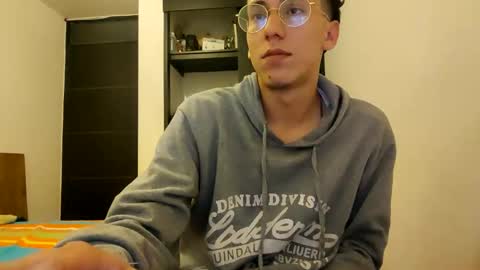 Snapshot of akilesbailo chatting on February 6, 11:37 pm My love online show from February 6, 11:37 pm