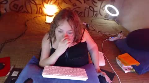 Snapshot of akindmodel chatting on January 19, 4:22 am Natalie online show from January 19, 4:22 am