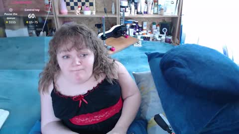 Snapshot of akindmodel chatting on October 13, 9:20 am Natalie online show from October 13, 9:20 am