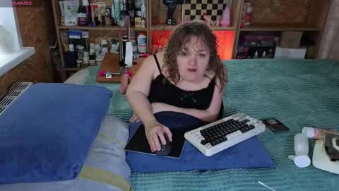 Snapshot of akindmodel chatting on November 7, 6:35 am Natalie online show from November 7, 6:35 am