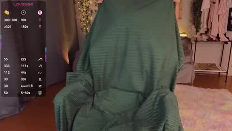 Aki online show from December 5, 6:15 pm