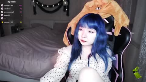Snapshot of akirahartyx chatting on December 12, 2:33 pm akirahartyx online show from December 12, 2:33 pm