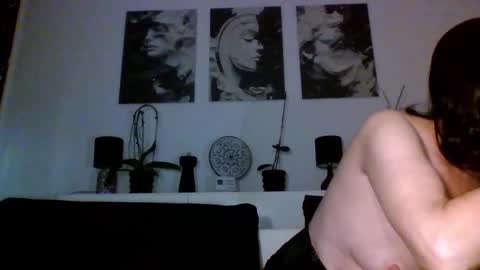 Snapshot of akiramihaela chatting on October 23, 6:28 pm MIHAELA online show from October 23, 6:28 pm