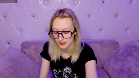 Snapshot of akiro_kim chatting on February 17, 2:19 am akiro_kim online show from February 17, 2:19 am