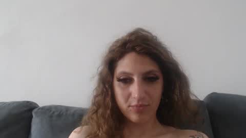 akyragrace online show from May 31, 1:40 pm