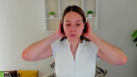 Snapshot of al1ice_moures chatting on October 13, 9:31 am Al1ice online show from October 13, 9:31 am