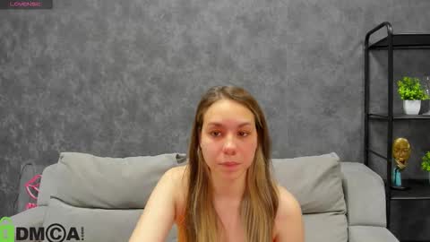 Snapshot of al1ice_moures chatting on October 15, 9:42 am Al1ice online show from October 15, 9:42 am
