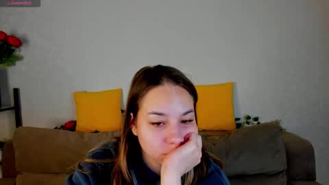 Snapshot of al1ice_moures chatting on February 2, 9:19 am Al1ice online show from February 2, 9:19 am