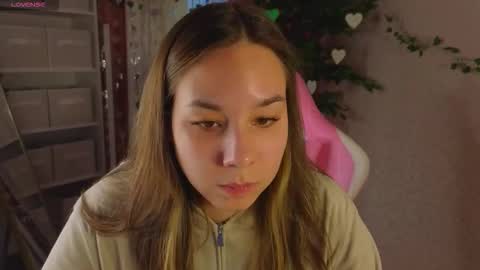 Snapshot of al1ice_moures chatting on February 5, 9:14 am Al1ice online show from February 5, 9:14 am