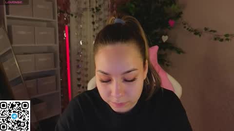 Snapshot of al1ice_moures chatting on February 14, 1:24 am Al1ice online show from February 14, 1:24 am