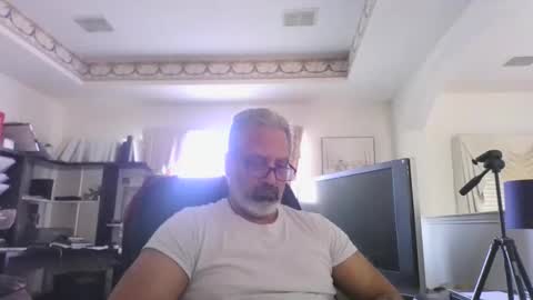 aladdin31673 online show from March 1, 9:06 pm