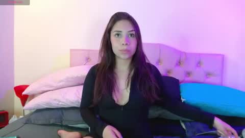 Snapshot of alaia__rose chatting on July 23, 3:10 pm alaia online show from July 23, 3:10 pm