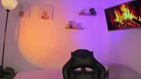   online show from April 20, 10:29 am