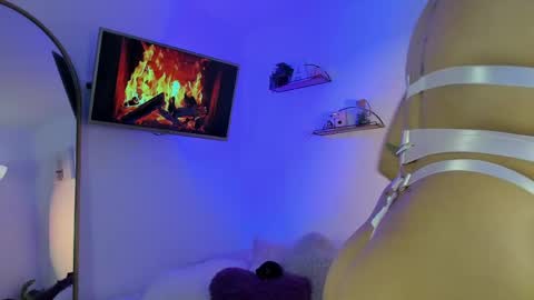   online show from April 28, 10:31 am