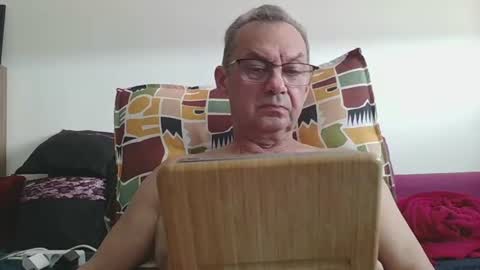 Snapshot of alain5159 chatting on June 19, 1:26 pm alain5159 online show from June 19, 1:26 pm
