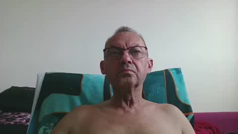 Snapshot of alain5159 chatting on July 5, 4:03 pm alain5159 online show from July 5, 4:03 pm