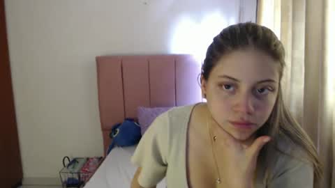 Snapshot of alaina_blessed chatting on October 8, 7:22 pm alaina_blessed online show from October 8, 7:22 pm
