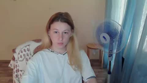 Snapshot of alalaska_ana chatting on June 11, 6:44 am Anna online show from June 11, 6:44 am