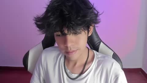 Snapshot of alan18n chatting on January 20, 12:25 am alan18n online show from January 20, 12:25 am