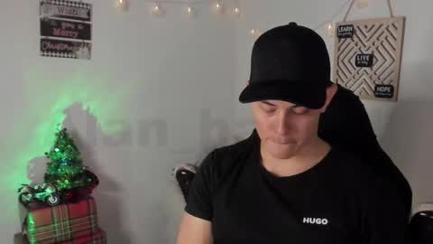 Snapshot of alan_hadid1 chatting on December 21, 4:09 am Alan Hadid online show from December 21, 4:09 am