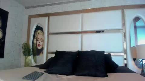 Snapshot of alan_santhos chatting on January 18, 3:54 am ---Alan--- online show from January 18, 3:54 am