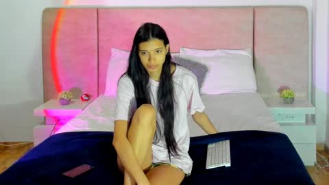 Snapshot of alana__get chatting on January 4, 7:13 am online show from January 4, 7:13 am