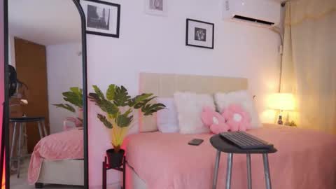 Snapshot of alana_ada chatting on December 22, 2:41 am alana_ada online show from December 22, 2:41 am