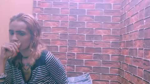 Snapshot of alana_del_ray chatting on April 6, 5:25 pm alana_del_ray online show from April 6, 5:25 pm