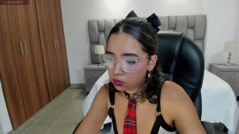 alana  online show from May 26, 7:10 pm
