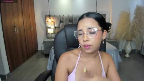 Snapshot of alana_martiins chatting on July 21, 8:11 pm alana online show from July 21, 8:11 pm